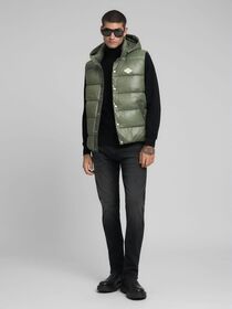 リサイクルポリキルティングフーディーベスト